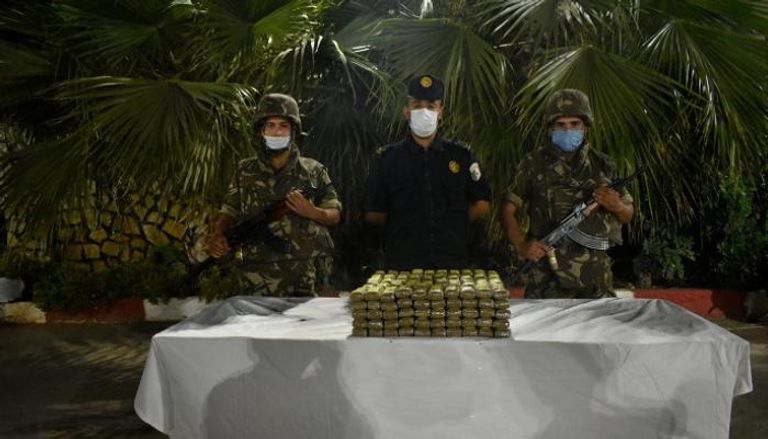 الجيش الجزائري يضبط كميات كبيرة من المخدرات ويوقف عددا من الإرهابيين