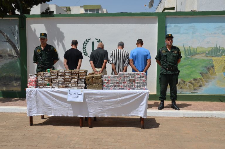 الجيش الجزائري يضيط كميات كبيرة من المخدرات ويوقف عددا من الإرهابيين