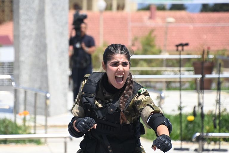 ضابطة في الجيش الجزائري خلال استعراض عسكري ضابطة في الجيش الجزائري خلال استعراض عسكري