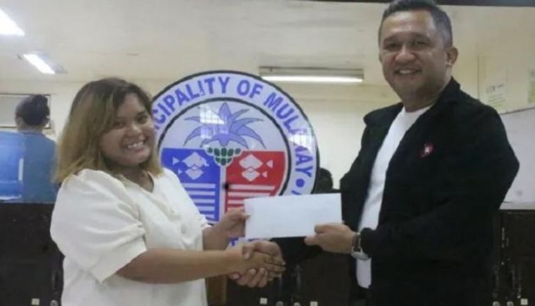  رئيس البلدية الفلبيني أرستوتلي أغيري 