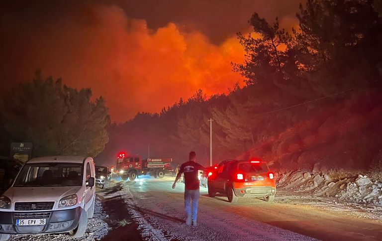 أثناء عملية إخماد الحرائق