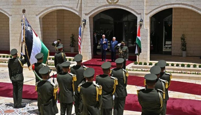 الرئيس الفلسطيني يستقبل نظيره الأمريكي