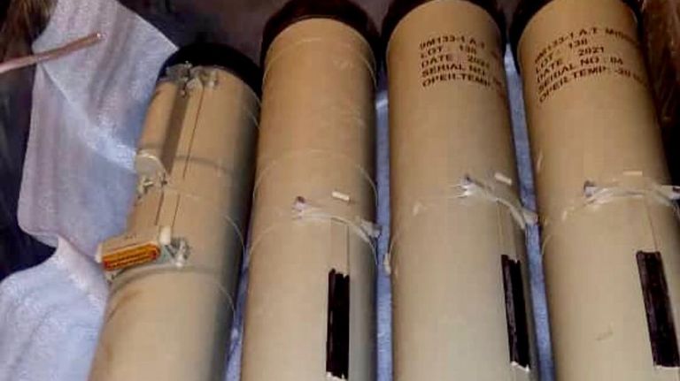 صواريخ إيرانية ضبطت في منفذ شحن شرقي اليمن قبل وصولها للحوثي في مارس/أذار الماضي ذخائر كانت مهربة لمليشيات الحوثي - أرشيفية