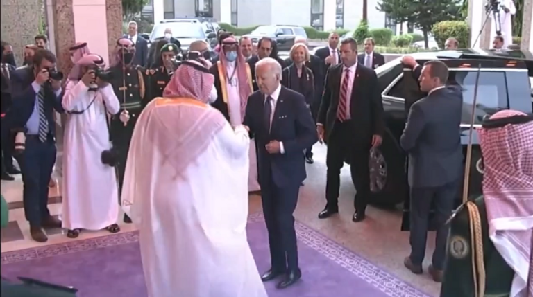 جانب من استقبال ولي العهد السعودي للرئيس الأمريكي