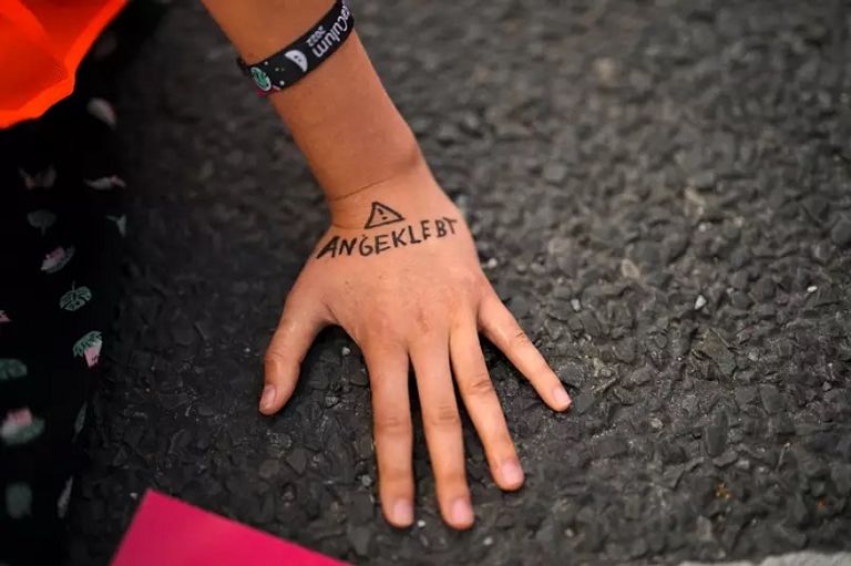 الاحتجاجات تشمل قطع الطرقات وإعاقة المرور