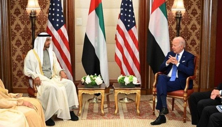 رئيس دولة الإمارات خلال لقاء الرئيس الأمريكي