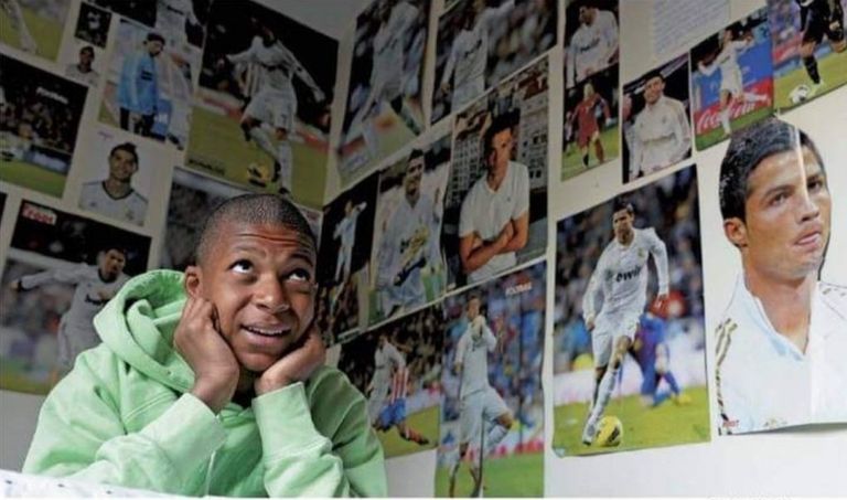 رافينيا لاعب برشلونة