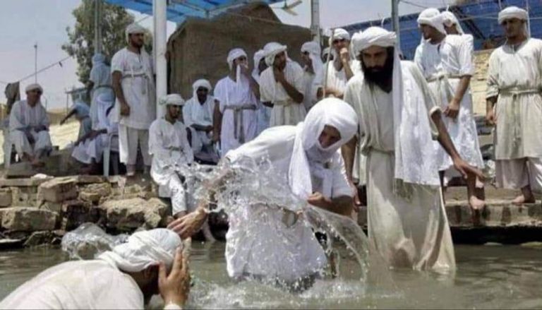 صابئة العراق يمارسون طقوس التعميد في عيد الكرصة