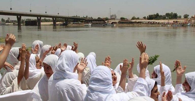 صابئة العراق يمارسون طقوس التعميد في عيد الكرصة