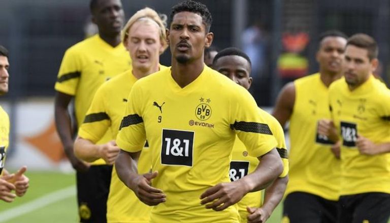 سيباستيان هيلير مهاجم بروسيا دورتموند الجديد