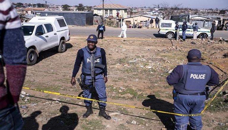 قوات الشرطة في موقع حادث في جنوب أفريقيا