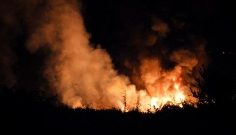 تصاعد النيران من الطائرة المحطمة شمال اليونان 