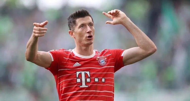 ليفاندوفسكي يبدأ مسيرته رسميا مع برشلونة روبرت ليفاندوفسكي مهاجم برشلونة الجديد