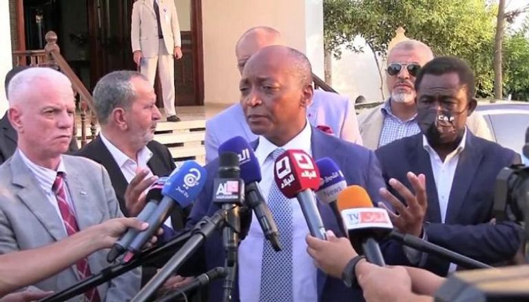 باتريس موتسيبي رئيس الاتحاد الأفريقي في الجزائر باتريس موتسيبي رئيس الاتحاد الأفريقي لكرة القدم