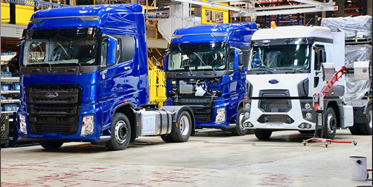 شاحنات تركية بأحد الموانئ بانتظار التصدير