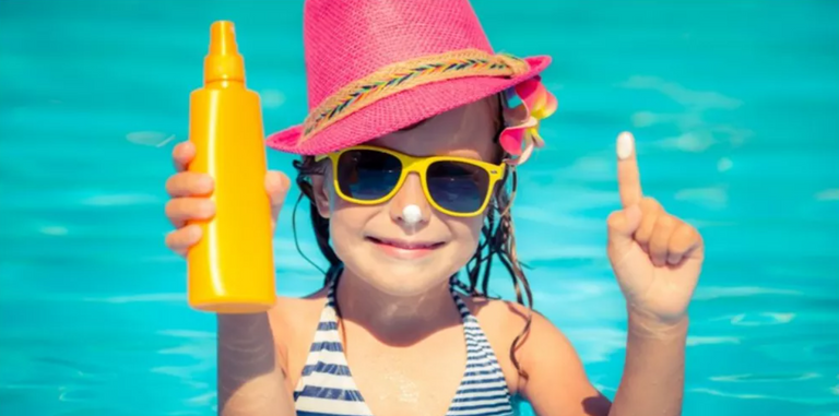 نصائح لحماية طفلك من حروق الشمس