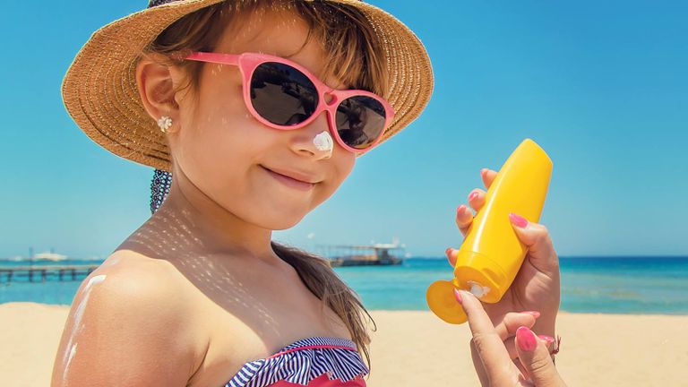 نصائح لحماية طفلك من حروق الشمس