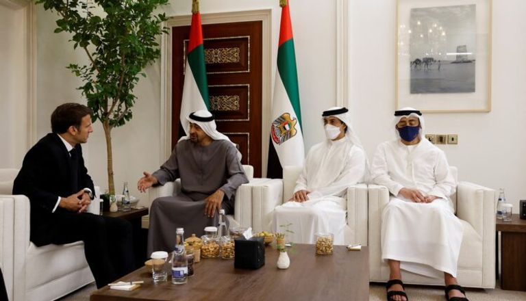 لقاء سابق بين محمد بن زايد آل نهيان وماكرون