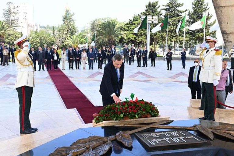 لقاء بين الرئيس الجزائري ورئيس الوزراء الإيطالي استقبال الرئيس الجزائري لرئيس الوزراء الإيطالي