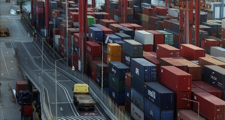 أحد مصانع الأدوات الكهربائية والتكنولوجية بتركيا