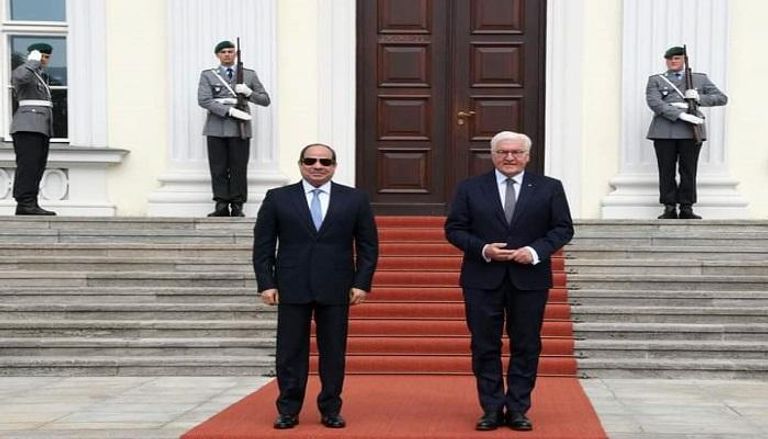 الرئيس المصري والرئيس الألماني خلال مراسم الاستقبال ببرلين