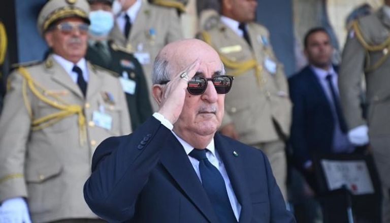 الرئيس الجزائري رفقة كبار ضباط الجيش
