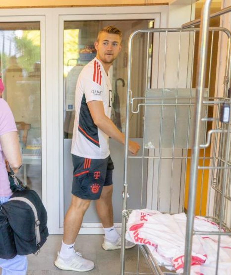 أول صورة لدي ليخت بقميص بايرن ميونخ ماتياس دي ليخت مدافع يوفنتوس