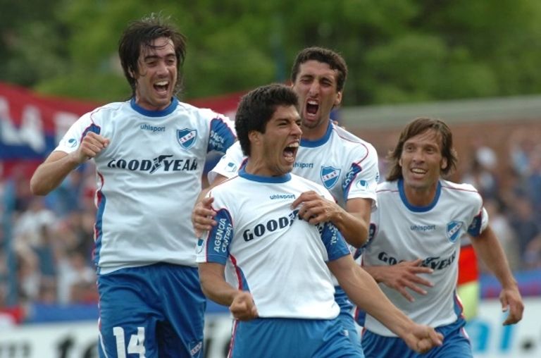 لويس سواريز بقميص ناسيونال بطل أوروجواي لويس سواريز مهاجم أتلتيكو مدريد السابق