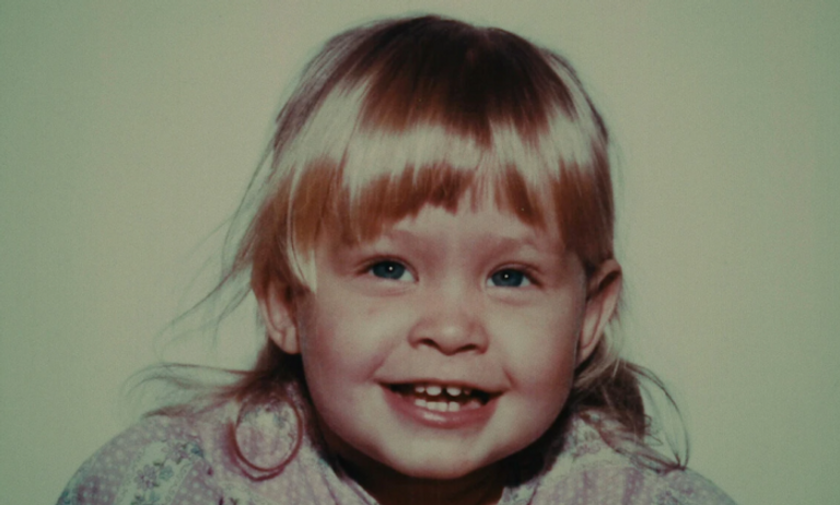 وثائقي "الفتاة في الصورة"