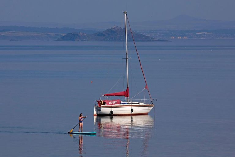 كيف واجه البريطانيون أحر أيام الصيف؟
