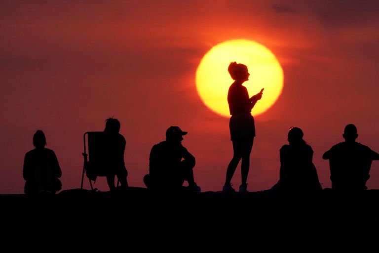 كيف واجه البريطانيون أحر أيام الصيف؟