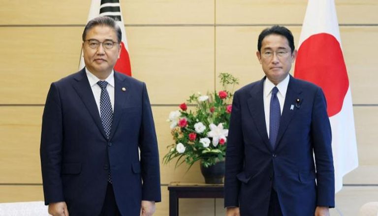 رئيس الوزراء الياباني، فوميو كيشيدا يستقبل وزير خارجية كوريا الجنوبية بارك جين