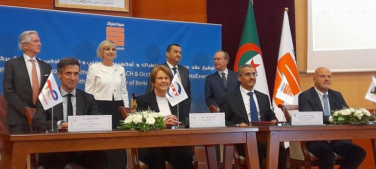 مراسم التوقيع على العقد بين الشركات النفطية الـ4