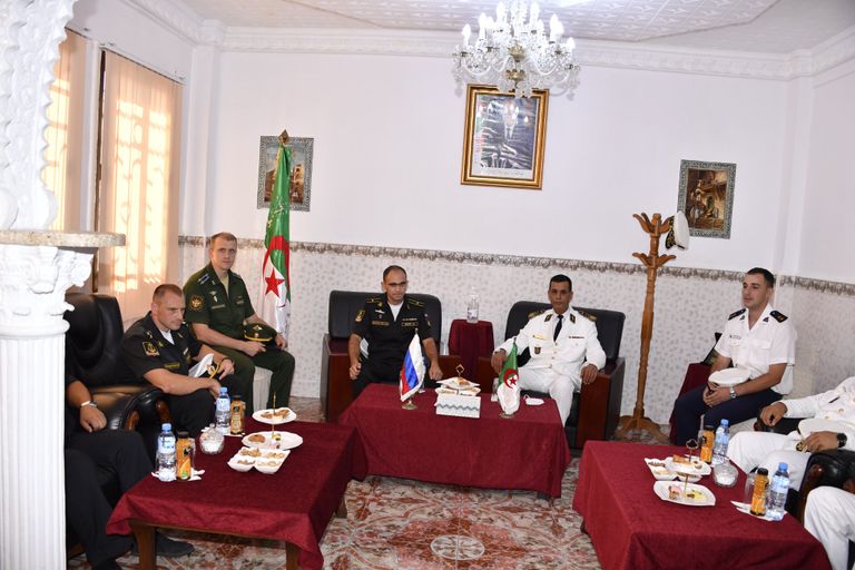 لقاء بين وفدي البحريتين الجزائرية والروسية