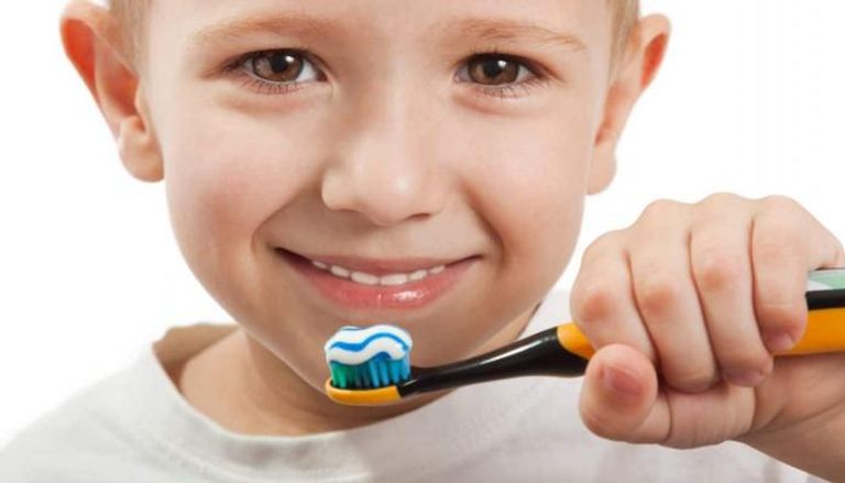 معجون أسنان الأطفال قد يحتوي على مادة تتلف المادة الوراثية
