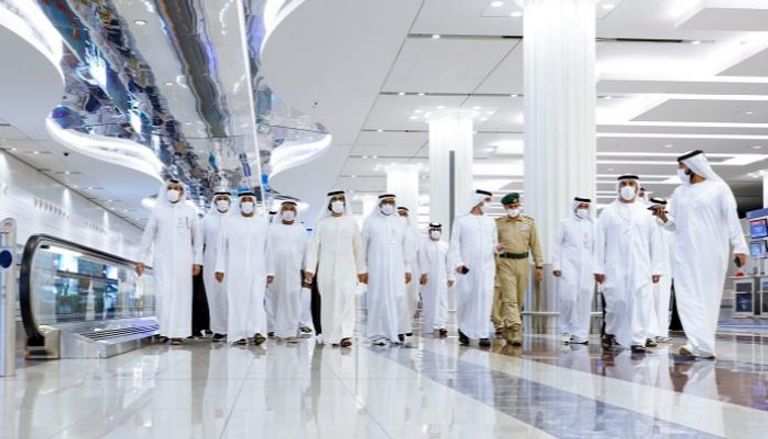 الشيخ محمد بن راشد آل مكتوم يزور مطار دبي الدولي