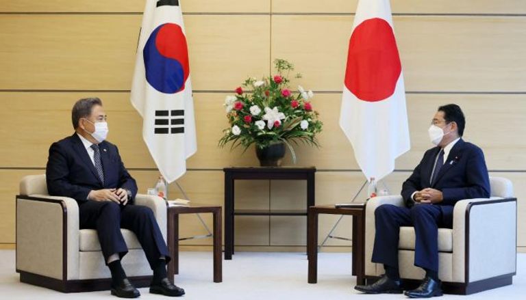 رئيس وزراء اليابان في لقاء سابق مع وزير خارجية كوريا الشمالية