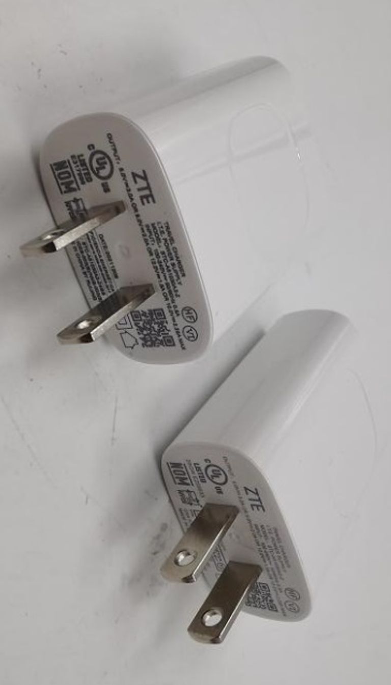 صورة مسربة لشاحن الهاتف ZTE Axon 40 SE - موقع gsmarena