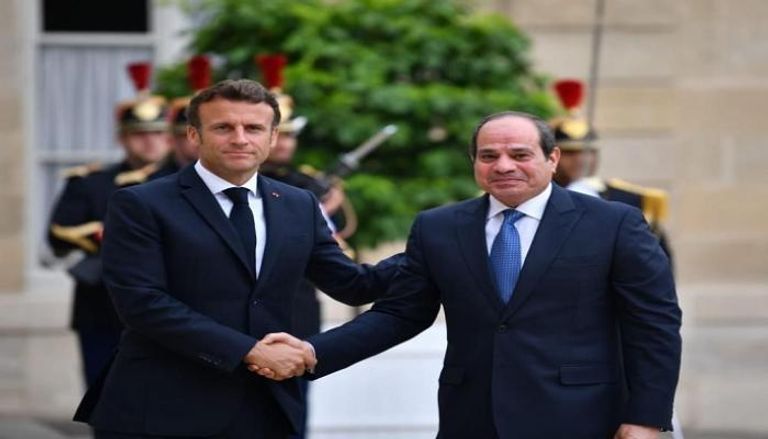 الرئيسان المصري والفرنسي من أمام قصر الاليزية