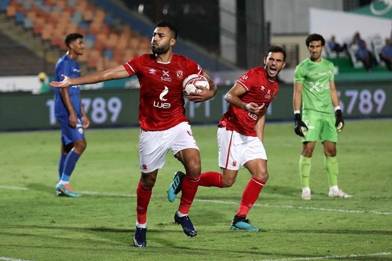 الزمالك يتوج بهدايا الشناوي