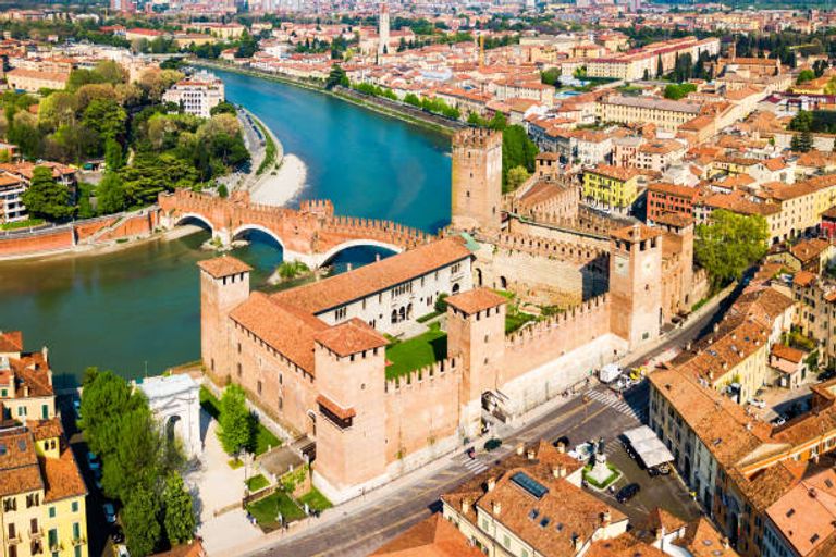 قلعة "Castelvecchio" أحد أماكن السياحة في فيرونا السياحة في فيرونا…5 مزارات سياحية بمدينة