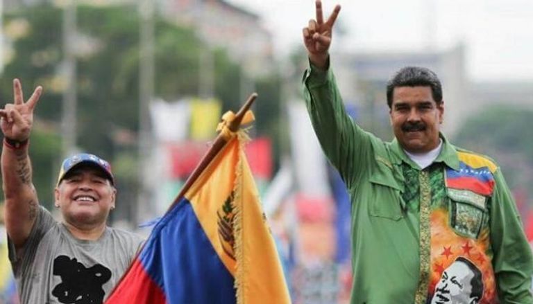 مادورو رئيس فنزويلا مع مارادونا