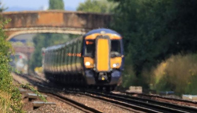 موجة الحر تصيب شبكة قطارات بريطانيا بالشلل