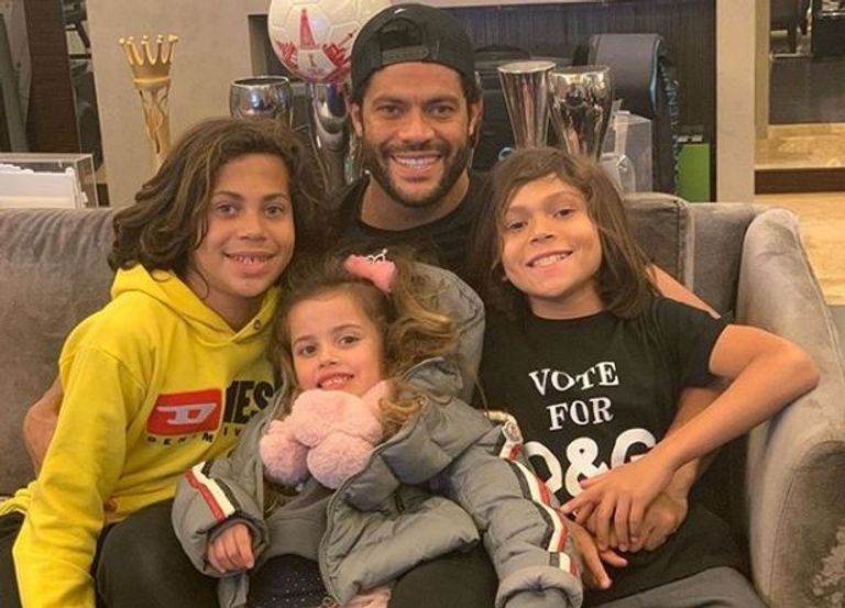 هالك وأبناءه كريستيانو رونالدو وليونيل ميسي