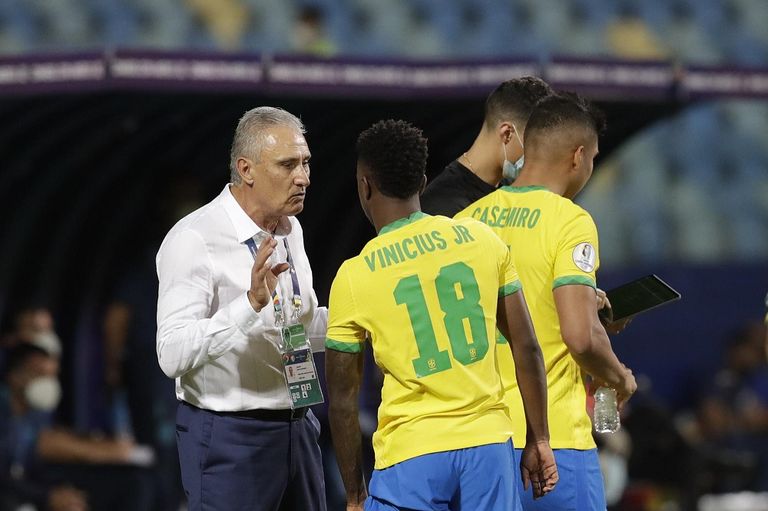 تيتي مدرب منتخب البرازيل مع فينيسيوس