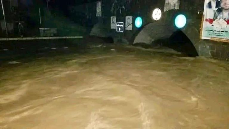 السيول تخرج أنفاق صنعاء عن الخدمة