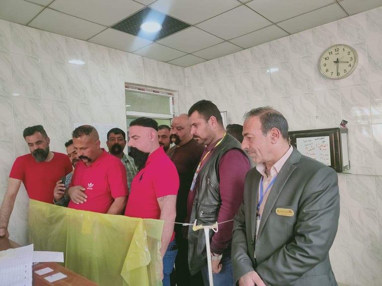 أعضاء من فريق رابطة 