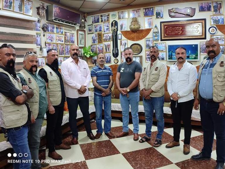 أعضاء من فريق رابطة 