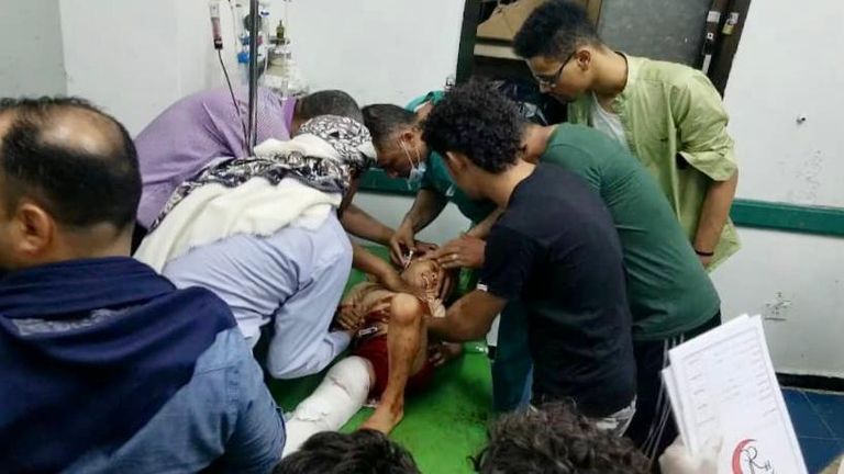 جانب من وقفة احتجاجية لأهالي الضحايا ضد جرائم الحوثي