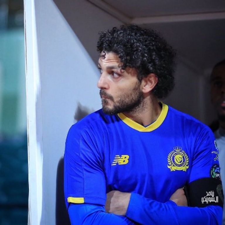 حسام غالي بقميص النصر طارق حامد لاعب وسط الزمالك